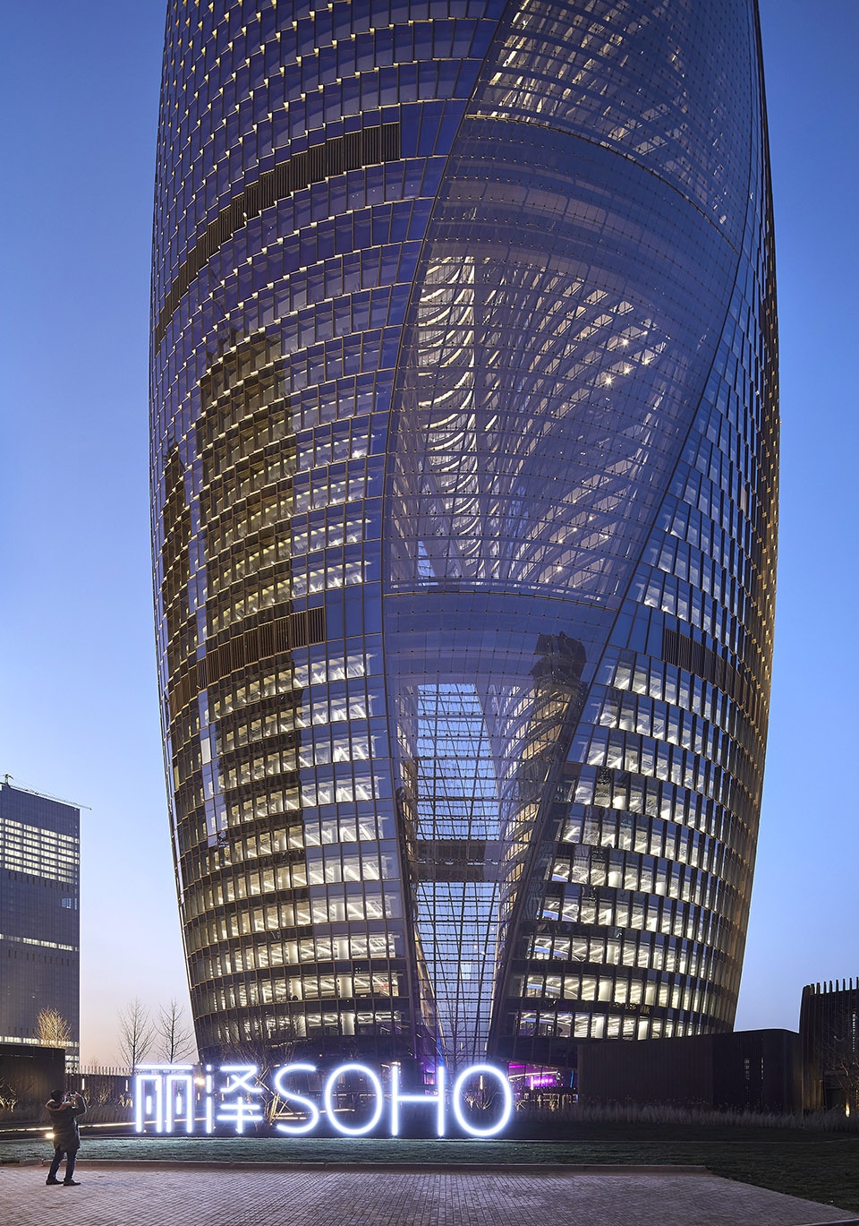 leeza soho china by zaha hadid architects