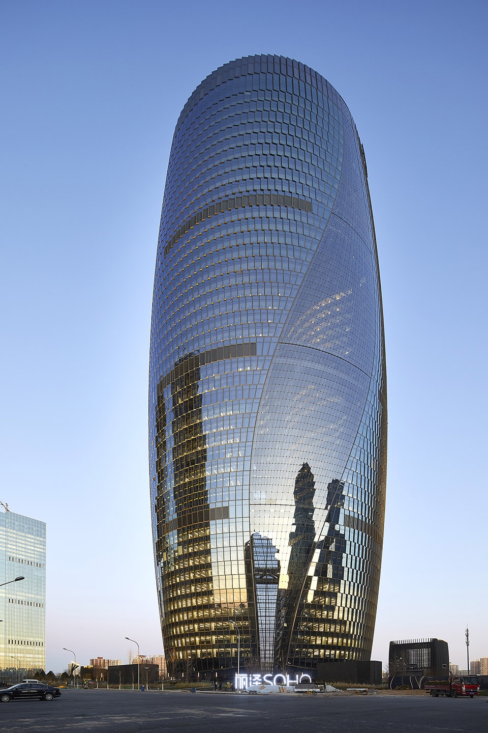 leeza soho china by zaha hadid architects