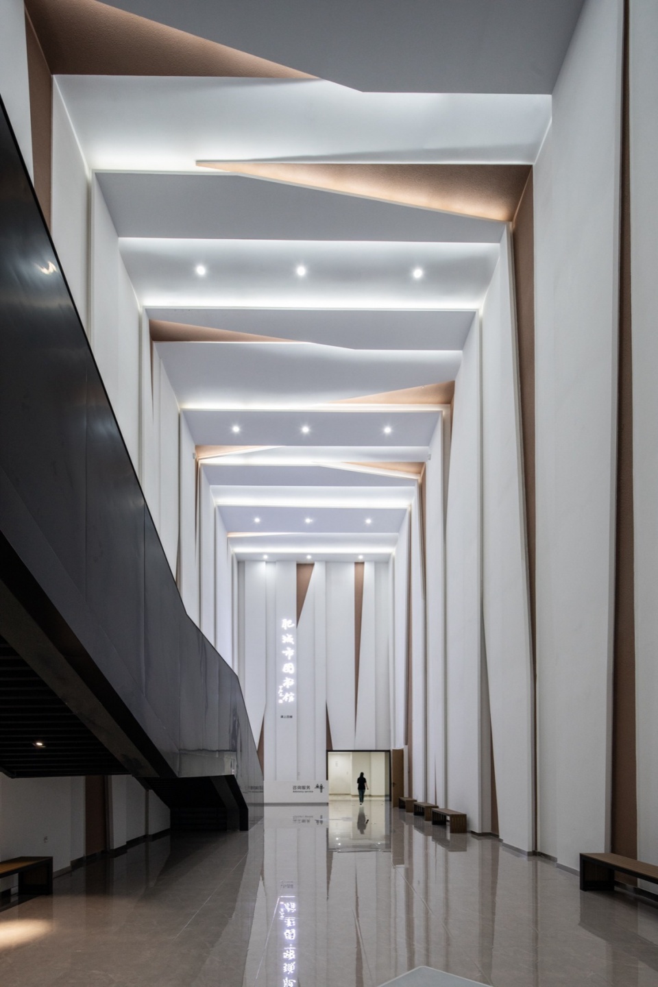 图书馆大厅 版权:中国建筑设计研究院有限公司品筑工作室 feicheng civiv center
