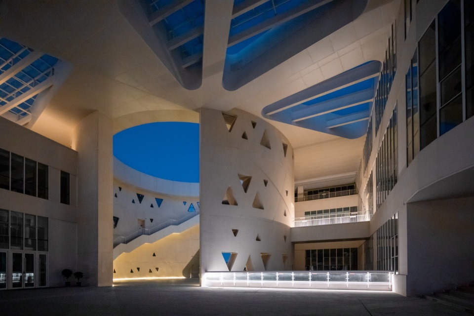 圆庭夜色 版权:中国建筑设计研究院有限公司品筑工作室 feicheng civiv center