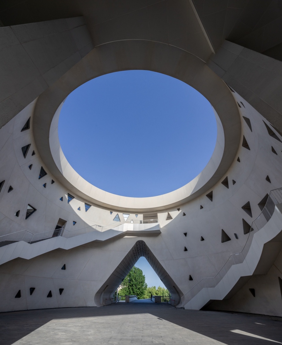 圆形中庭 版权:中国建筑设计研究院有限公司品筑工作室 feicheng civiv center