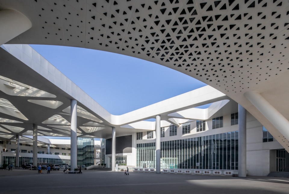 西南大拱门 版权:中国建筑设计研究院有限公司品筑工作室 feicheng civiv center