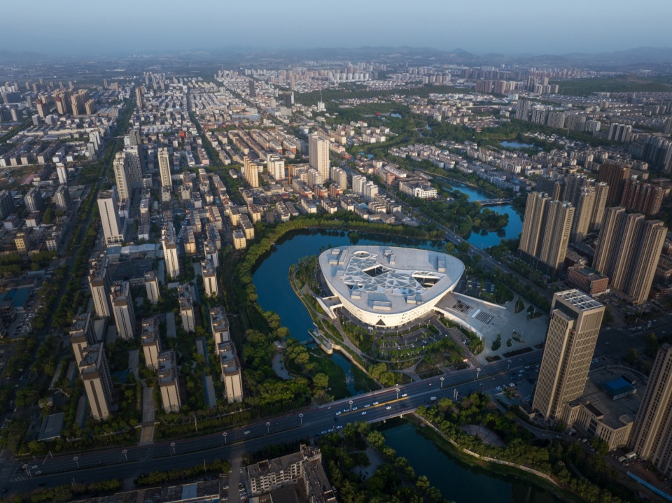 龙山河畔 西北向鸟瞰 版权:中国建筑设计研究院有限公司品筑工作室 feicheng civiv center