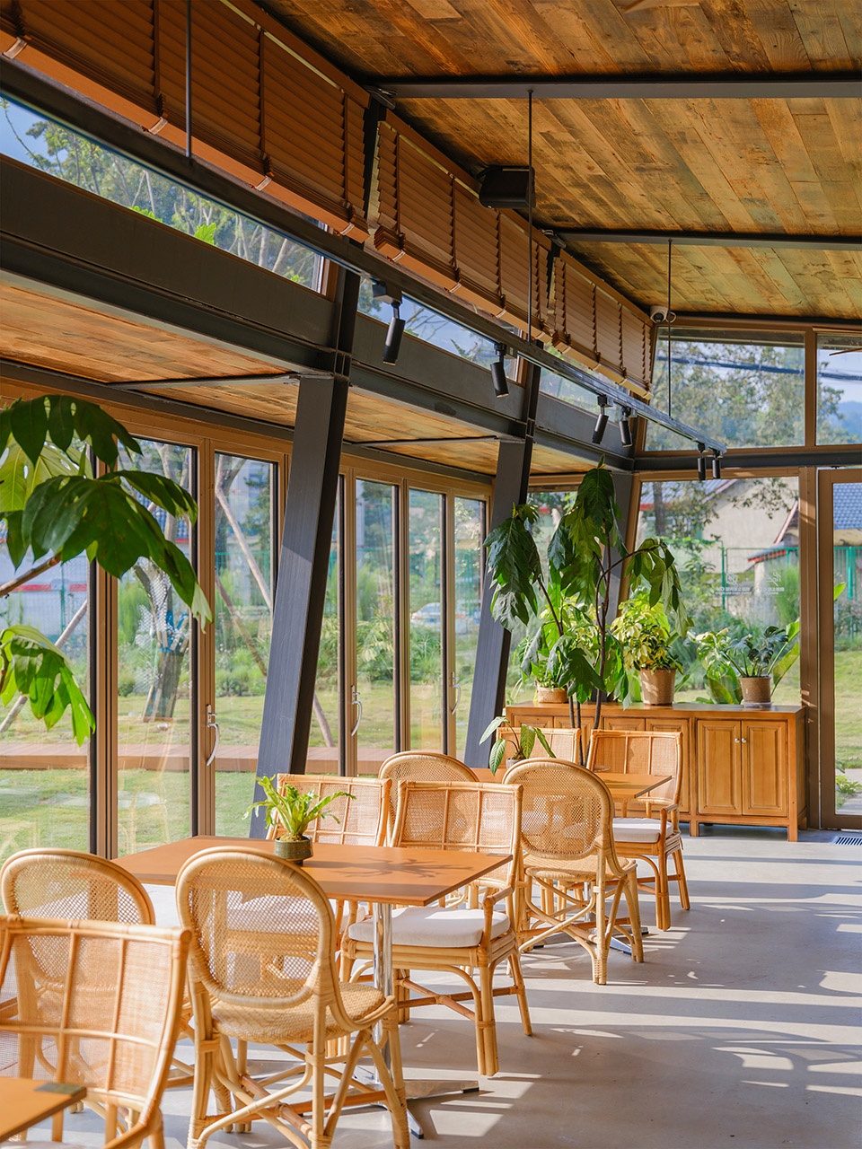 Pengpenger Bistro by UN GROUP